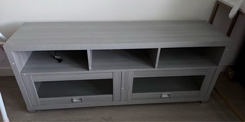 Entertainment center