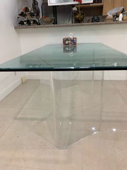Top glass dining table  with acrylic base