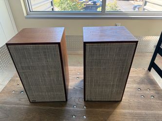 Up for sale is a classic Dynaco A-25XL loudspeaker, manufactured in Denmark in the mid-1970s. The A-25XL is the updated, higher-power iteration of Dyn