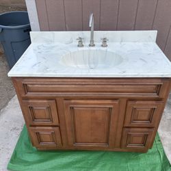 42” X  22” Bathroom Vanity W/top
