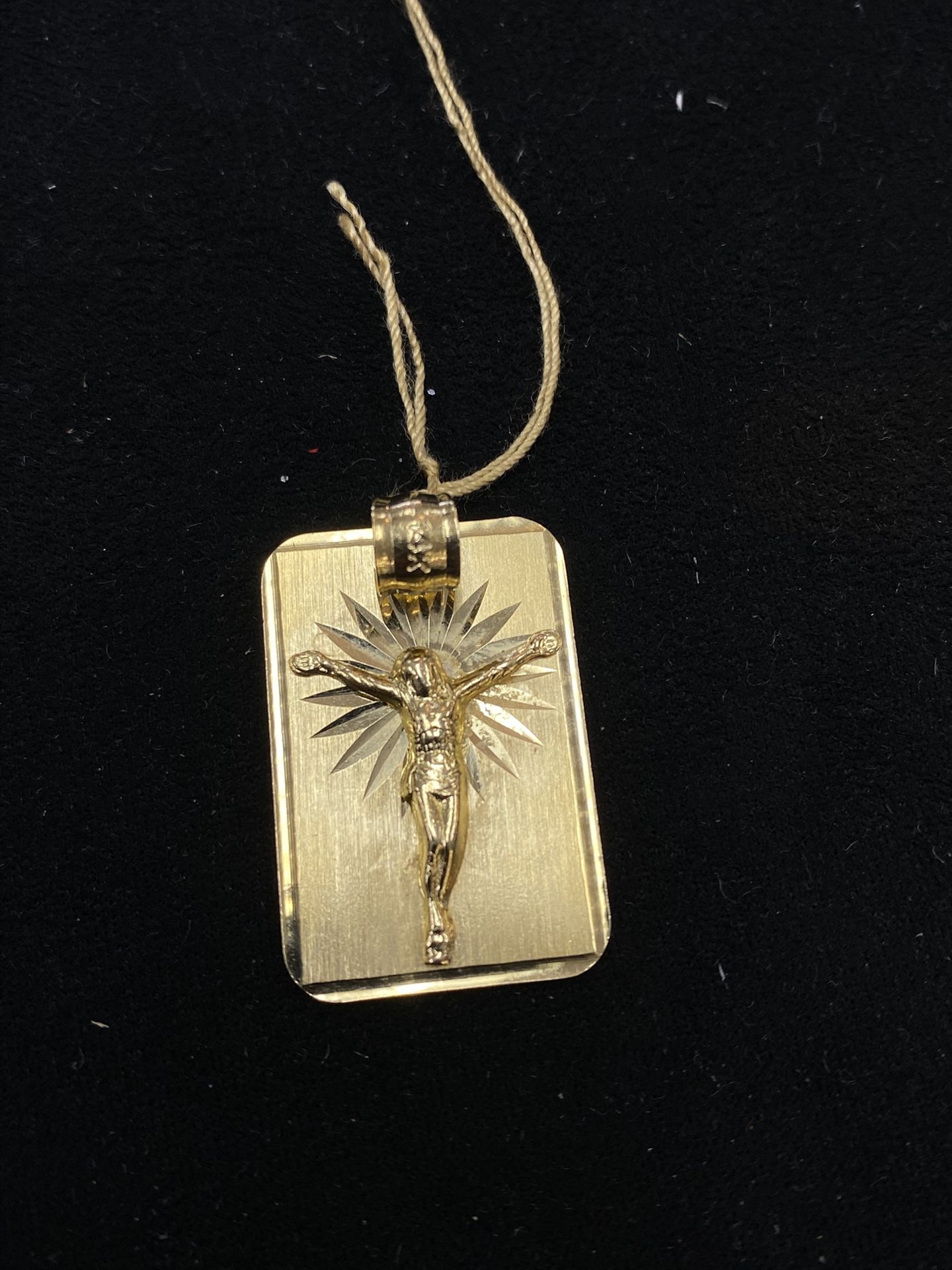 14k Gold Religious Pendant 5.5G