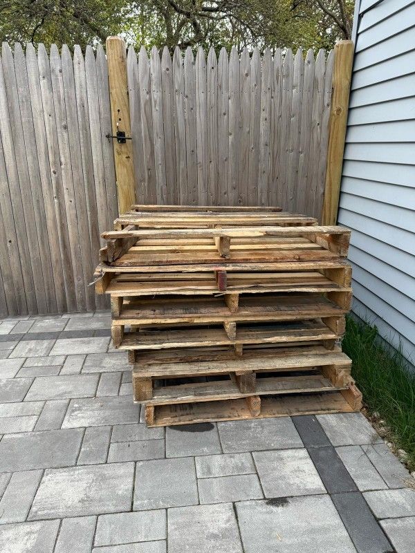 Free Wooden Pallets
