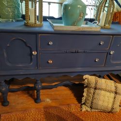 CUTE BLUE ENTRY TABLE OR TV STAND AT PICKY PINCHERS 801 TURNER ST CLEARWATER OPEN NOON TO 6