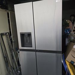 Refrigerator 