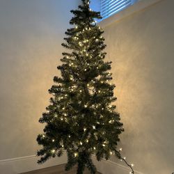 6ft Christmas tree+ Ornaments 