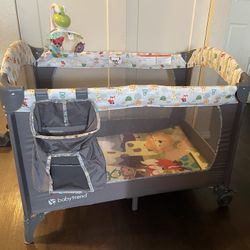 Pack N Play / Portable Crib W Mobile