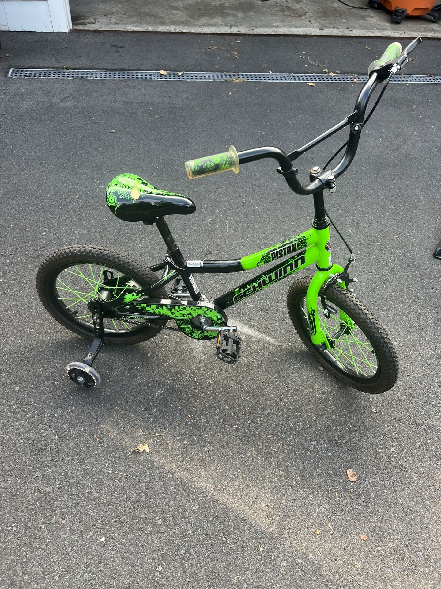 Kids Bike With Training Wheels $40