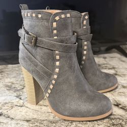 Gray Suede Ankle Boots - Size 7.5 Like new check more pictures