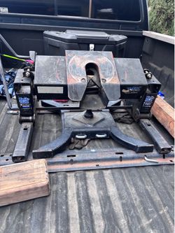 Fifth wheel hitch an gooseneck