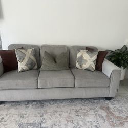2 Sofa.