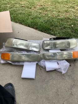 2005 Tahoe headlights set USED