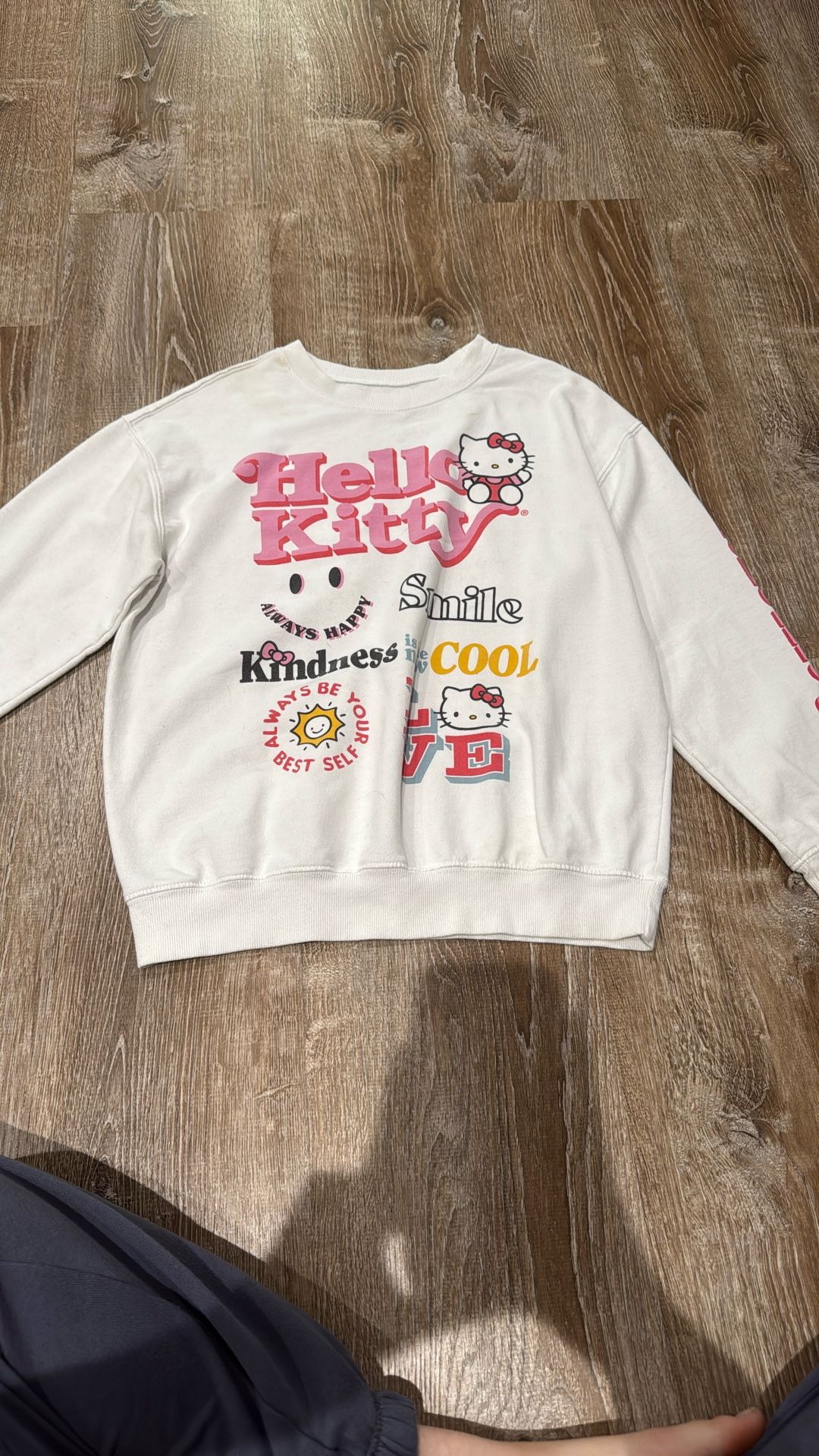 Junior Medium Hello kitty Sweater 