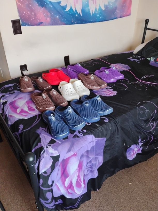 9 Pairs Of Women Crocs