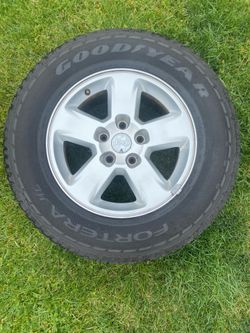 Jeep grand Cherokee set of 4 OEM rims and tires
