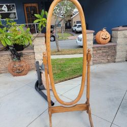 Free Standing Mirro 