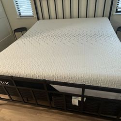 Like New King Memory Foam Mattress 