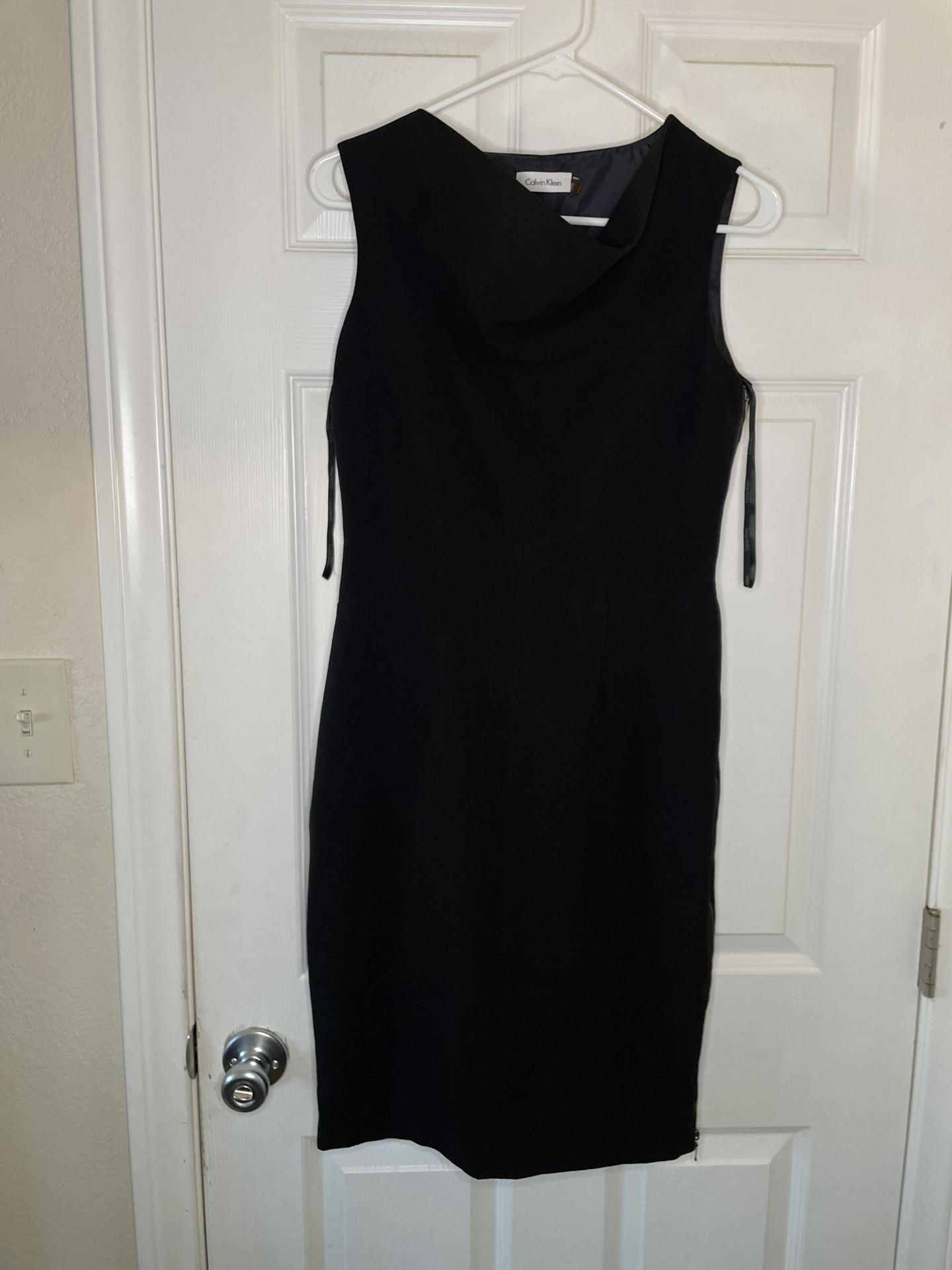 Calvin Klein Women’s Small Size 4 Black Sleeveless Midi Dress Side Zipper
