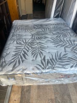 Queen size mattress Sealy Posturepedic
