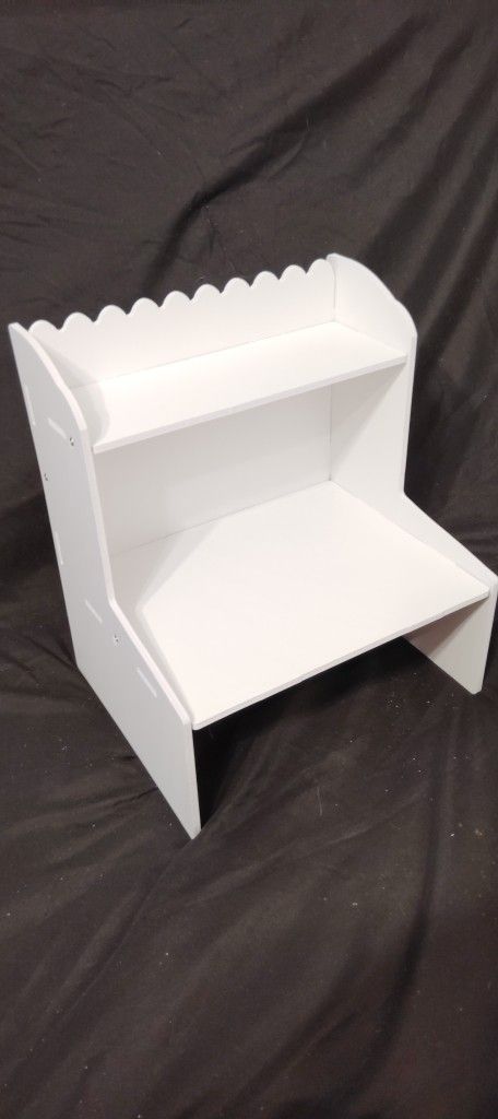 Scalloped -Edge Floating Shelf 