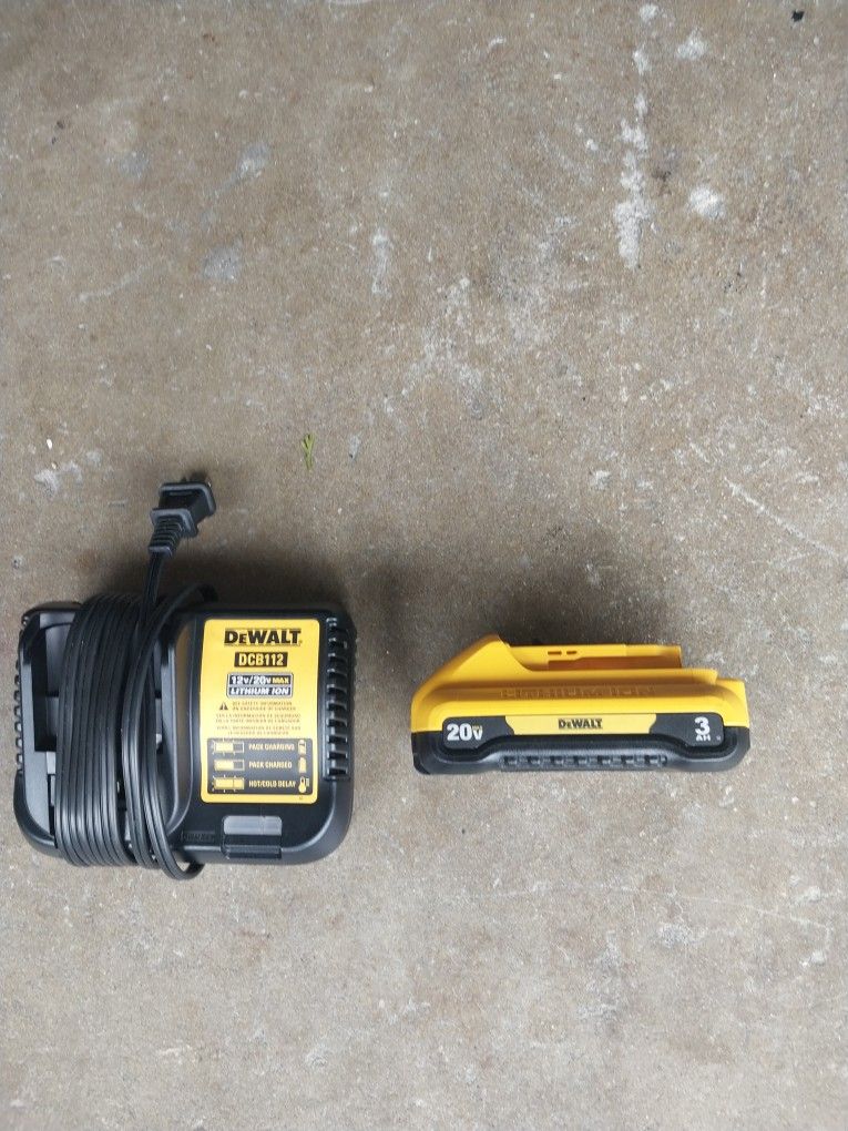 Charger DCB 112 - 12v / 20 V MAX Lithium ION - Barry 3 A H Lithium ION ( Brand New Set )