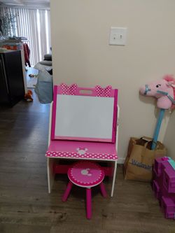 Toddler minnie.mouse art easel and stool