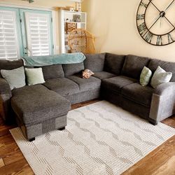 Modern Gray Sectional Couch w/ Chaise 