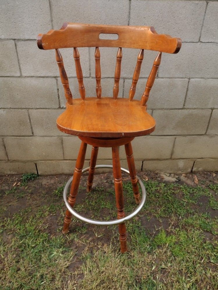 One Swivel Bar Stool Chair $25 Pick Up Only In Bakersfield In The 93308 Area No Holds