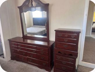 Dresser set