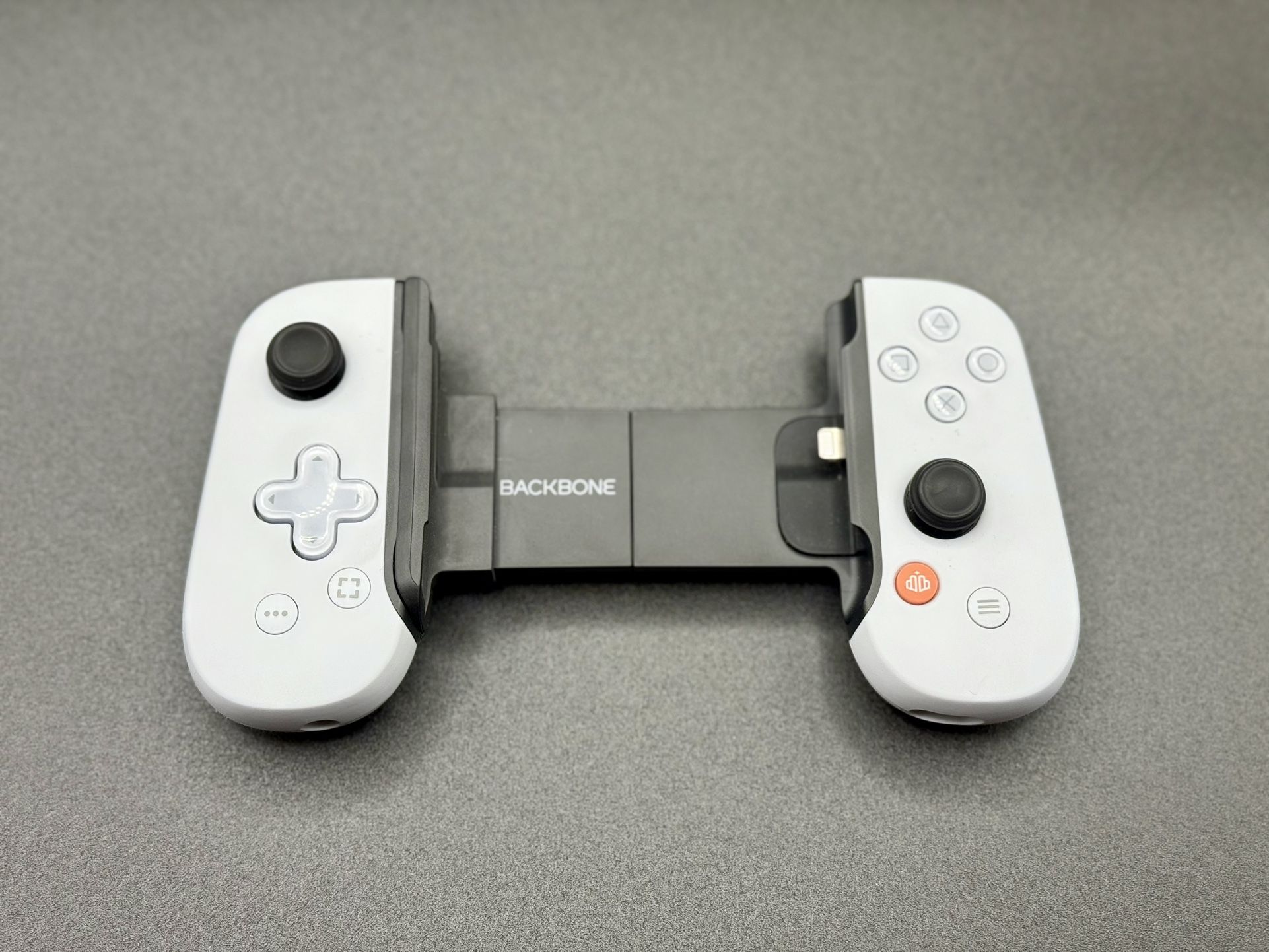 BACKBONE ONE PLAYSTATION EDITION (LIGHTNING) MOBILE GAMING CONTROLLER FOR IPHONE 1ST GEN, WHITE