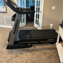 NORDICTRACK COMMERCIAL 1750 TREADMILL ( EXCELLENT CONDITION & DELIVERY AVAILABLE TODAY)