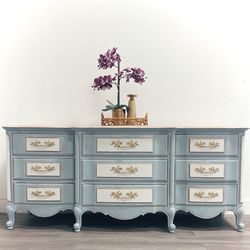 French Provincial Dresser / Drawer / Comoda