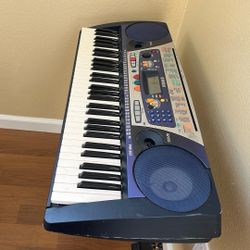 Yamaha Keyboard with stand 