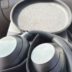 Sony - ULT WEAR Wireless Noise Canceling Headphones - Black