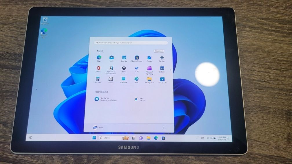 👀Samsung Galaxy Windows Tablet👀 Core i7 7th Gen, 4GB RAM, 512GB SSD, Windows 11 Home