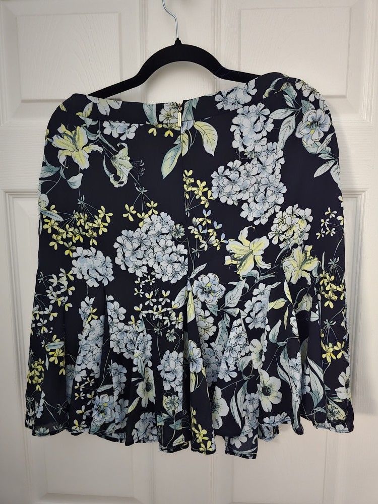 Karl Lagerfeld - Womens Floral Skirt Size 8 - New With Tags