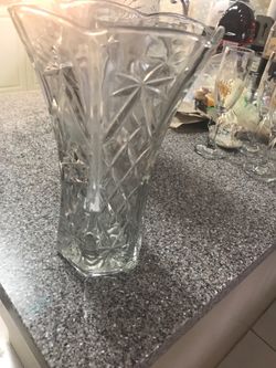 Glass flower vase