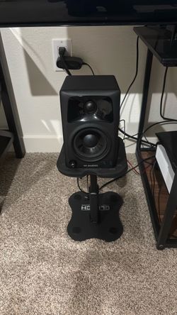 M-Audio Studio Monitor Speaker with Clutch stands