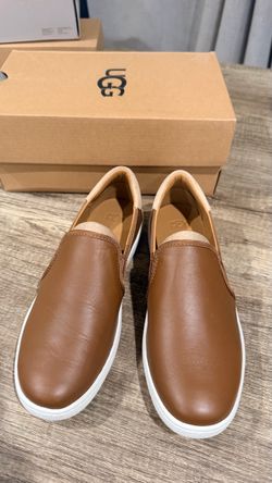 UGG Cas Slip-On Sneakers Women’s Size 7 Chestnut Leather 1132711 New in Box