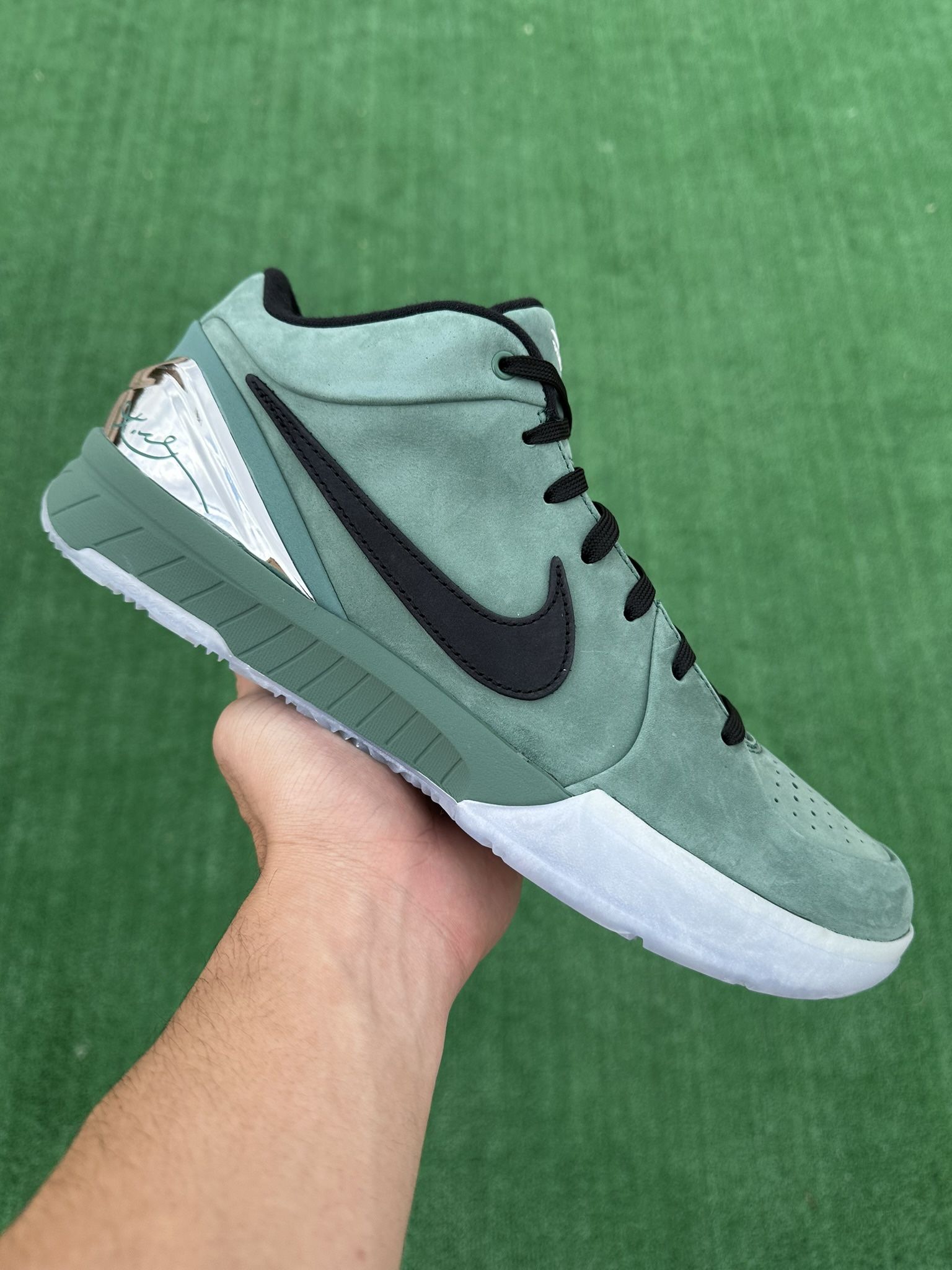 NIKE KOBE 4 PROTRO “GIRL DAD” (Size 10.5 Men’s)