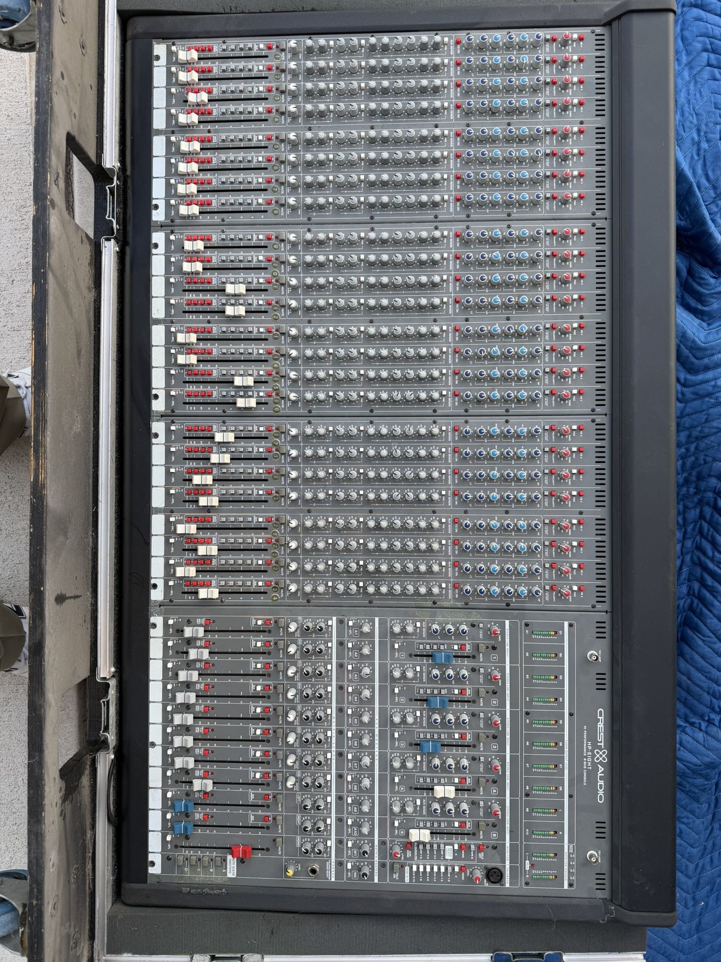 Crest HP8 Studio or FOH Mixing Console 24 Channels