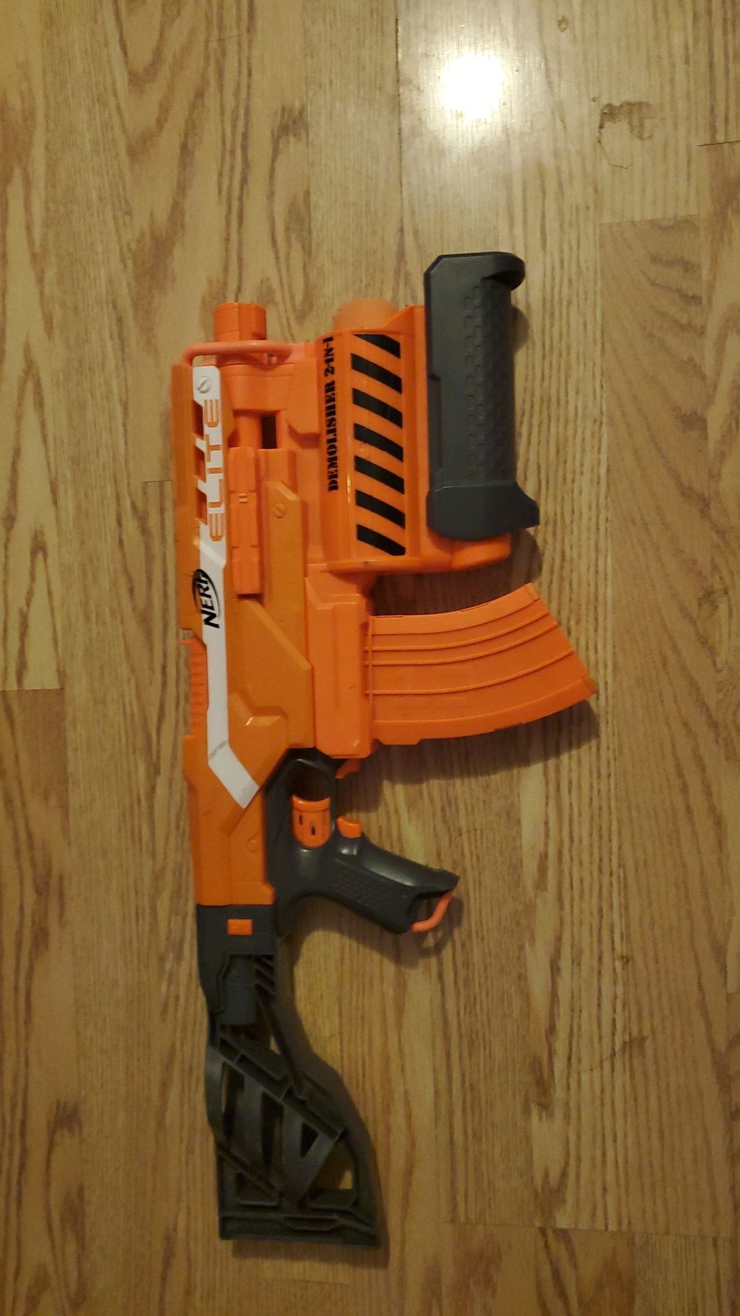 Nerf elite demolisher gun 2 in 1 comes with darts