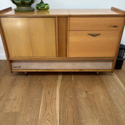 Metz Vintage Turntable Console 