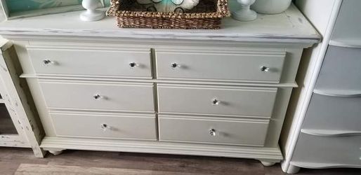 CUTE DRESSER AT PICKY PINCHERS BEACH 503 76TH AVE ST PETE BEACH OPEN 12-6PM FREE DELIVERY
