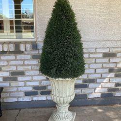 Artificial boxwood in fiberglass urn