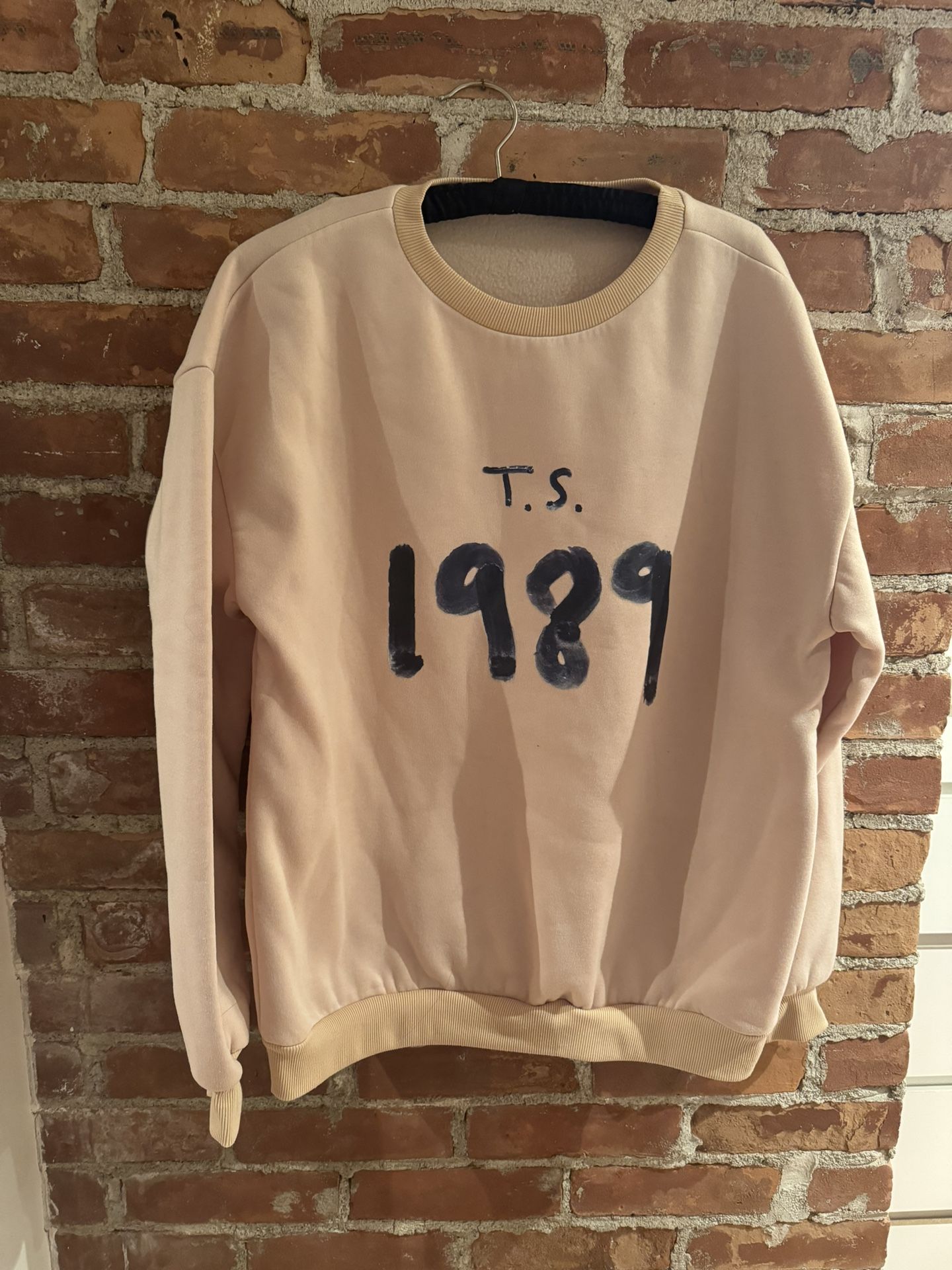 NWOT Taylor Swift inspired 1989 crew sweatshirt