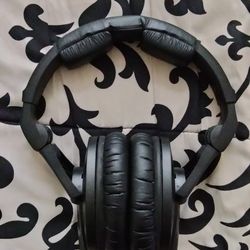 Sennheiser hd 280 pro headphones