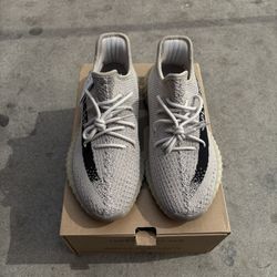 Yeezy 350 V2 size 11
