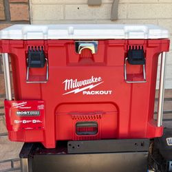 Milwaukee Packout XL 40qt Ice Chest with extras