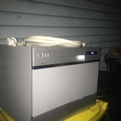 Like new countertop dishwasher very nice only $150
