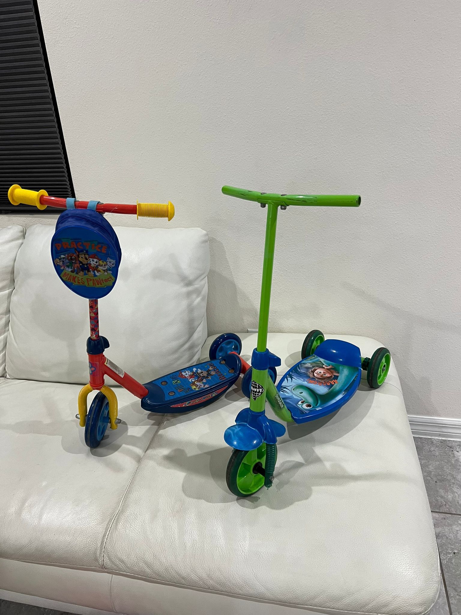 Kids toys PlayWheels Paw Patrol 3-Wheel Scooter, good dinosaur / patinetas Niños $10 Cada Una